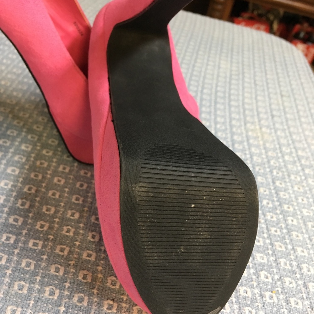 Shoes - Picture 5 of 7